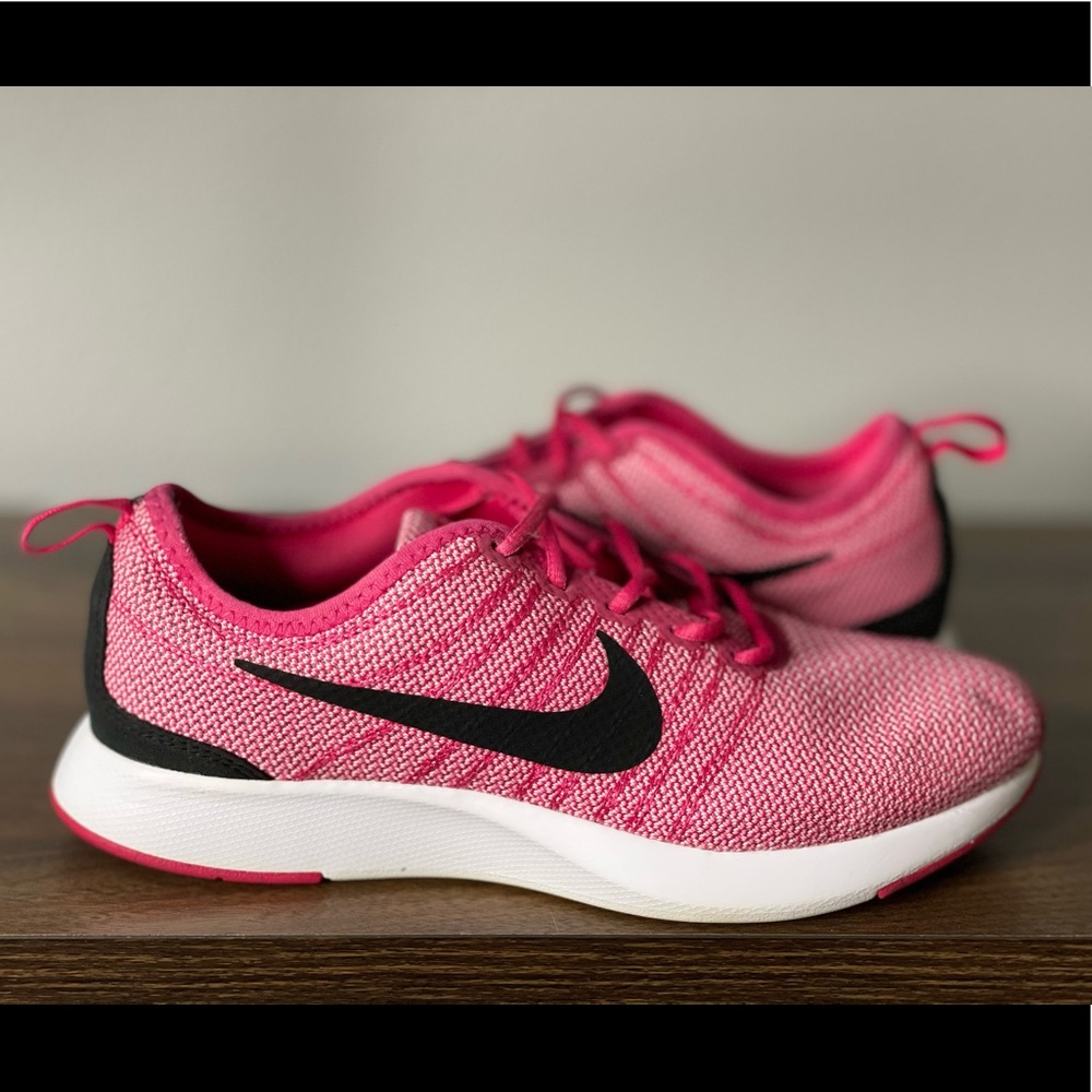 ❤️ Sold ❤️ - Size 5.5Y - Nike Pink Running Shoes Sneakers